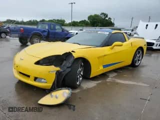 2009 Chevrolet Corvette 1LT z VIN 1G1YY25W995112955, wystawiony jako Copart lot #55928675 z przebiegiem Nie podano mil oraz Szkoda całkowita • Salvage title. Historia ofert i sprzedaży dostępna na DreamBid. Obrazek 1.