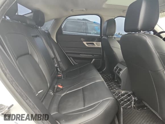 ✅ 2020 Jaguar XF 25t Premium • VIN: SAJBD4FX7LCY84676 • Lot: 84008815. Wystawiony na Copart z przebiegiem 64 111 mil. Bezpłatny archiwum sprzedaży aukcyjnych z USA i szczegółowy raport historii pojazdu na DreamBid. Zdjęcie 10.