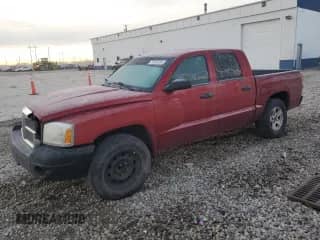 ✅ 2006 Dodge Dakota ST • VIN: 1D7HE28N06S523778 • Лот: 71536704. Размещён на Copart с пробегом 215 605 миль миль. Получите бесплатный доступ к архиву аукционных продаж из США и посмотрите подробный отчёт об истории автомобиля на DreamBid. Изображение 1.