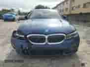 2022 BMW 3 Series 330i z VIN 3MW5R1J02N8C40435, wystawiony jako Copart lot #70088945 z przebiegiem Nie podano mil oraz Nie do naprawy • Non repairable. Historia ofert i sprzedaży dostępna na DreamBid. Obrazek 5.