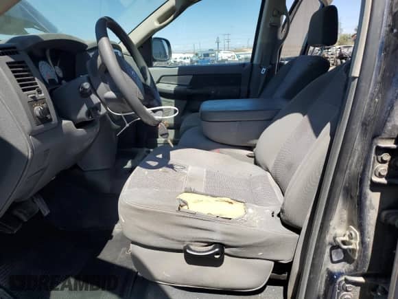 2007 Dodge 1500 SLT z VIN 3D7KS19D07G839396, wystawiony jako Copart lot #56029185 z przebiegiem 182 525 mil mil oraz Czysty tytuł • Clean title. Historia ofert i sprzedaży dostępna na DreamBid. Obrazek 7.