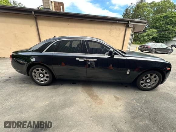 ✅ 2010 Rolls-Royce Ghost • VIN: SCA664S56AUX48598 • Лот: 80069295. Опубликован ранее на Copart с пробегом 69 424 миль. Бесплатный доступ к архиву аукционных продаж из США и подробный отчёт об истории автомобиля на DreamBid. Изображение 13.