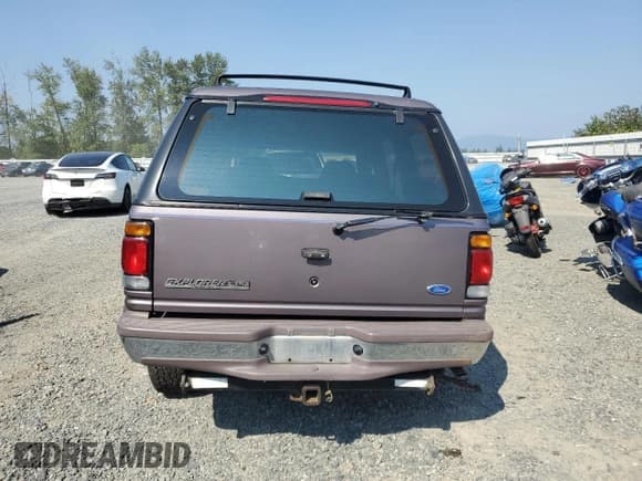 ✅ 1995 Ford Explorer Eddie Bauer • VIN: 1FMDU34X1SUB12893 • Lot: 71199735. Listed on Copart with 103,693 mi. Free auction sales archive from the USA and detailed vehicle history report at DreamBid. Image 6.