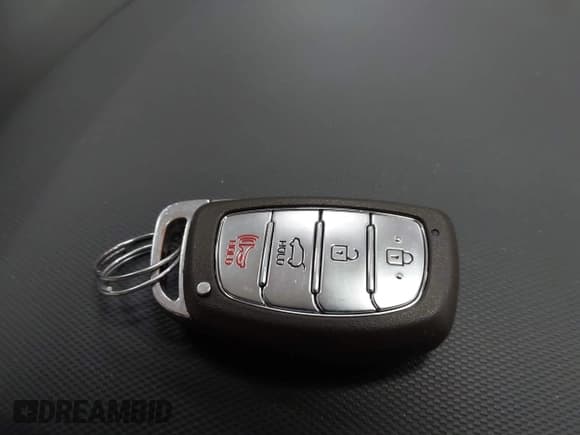 ✅ 2019 Hyundai Ioniq Blue • VIN: KMHC65LC7KU180230 • Lot: 42995835. Wystawiony na IAAI z przebiegiem 159 325 mil. Bezpłatny archiwum sprzedaży aukcyjnych z USA i szczegółowy raport historii pojazdu na DreamBid. Zdjęcie 11.