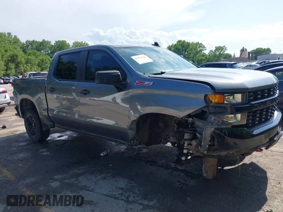 ✅ 2021 Chevrolet Silverado 1500 Custom Trail Boss • VIN: 1GCPYCEFXMZ215375 • Lot: 42532242. Wystawiony na IAAI z przebiegiem 190 632 mil. Bezpłatny archiwum sprzedaży aukcyjnych z USA i szczegółowy raport historii pojazdu na DreamBid. Zdjęcie 1.