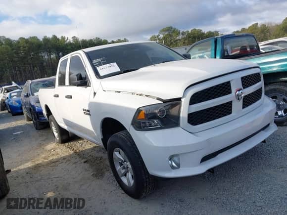2018 Ram 1500 Tradesman z VIN 1C6RR6FG3JS325422, wystawiony jako IAAI lot #41674052 z przebiegiem 136 502 mil mil oraz . Historia ofert i sprzedaży dostępna na DreamBid. Obrazek 1.
