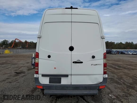 ✅ 2016 Mercedes-Benz Sprinter Cargo • VIN: WD3PE7DD4GP265277 • Lot: 86433995. Wystawiony na Copart z przebiegiem Nie podano. Bezpłatny archiwum sprzedaży aukcyjnych z USA i szczegółowy raport historii pojazdu na DreamBid. Zdjęcie 6.
