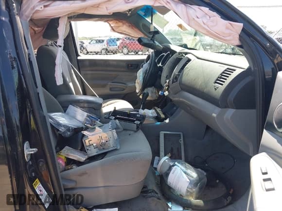 ✅ 2011 Toyota Tacoma • VIN: 5TFTX4CN1BX004365 • Lot: 42609521. Listed on IAAI with 135,817 mi. Free auction sales archive from the USA and detailed vehicle history report at DreamBid. Image 5.