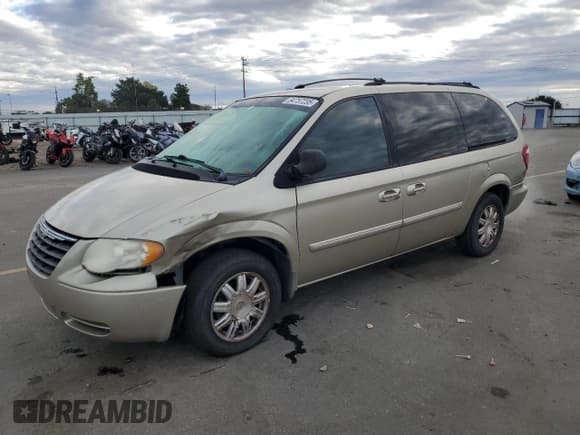 ✅ 2006 Chrysler Town & Country Touring • VIN: 2A4GP54L56R739465 • Lot: 84757235. Wystawiony na Copart z przebiegiem 136 345 mil. Bezpłatny archiwum sprzedaży aukcyjnych z USA i szczegółowy raport historii pojazdu na DreamBid. Zdjęcie 1.
