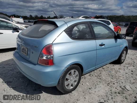 2007 Hyundai Accent GS z VIN KMHCM36C97U046607, wystawiony jako Copart lot #76411064 z przebiegiem 106 410 mil mil oraz Czysty tytuł • Clean title. Historia ofert i sprzedaży dostępna na DreamBid. Obrazek 3.