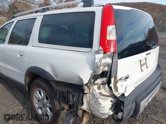 ✅ 2007 Volvo XC70 • VIN: YV4SZ592871275908 • Lot: 43595536. Listed on IAAI with 177,088 mi. Free auction sales archive from the USA and detailed vehicle history report at DreamBid. Image 6.