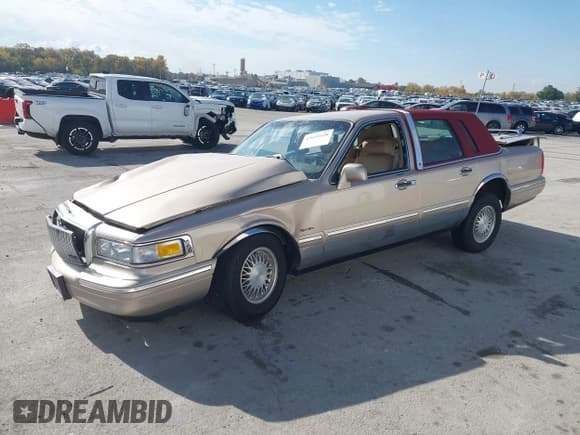 ✅ 1997 Lincoln Town Car Signature • VIN: 1LNLM82W0VY743540 • Lot: 43651698. Listed on IAAI with Not provided. Free auction sales archive from the USA and detailed vehicle history report at DreamBid. Image 2.