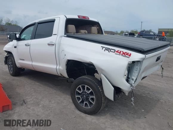 ✅ 2018 Toyota Tundra SR5 • VIN: 5TFHW5F14JX769916 • Lot: 42097530. Wystawiony na IAAI z przebiegiem 132 062 mil. Bezpłatny archiwum sprzedaży aukcyjnych z USA i szczegółowy raport historii pojazdu na DreamBid. Zdjęcie 3.
