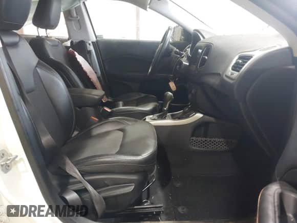 2019 Jeep Compass Latitude с VIN 3C4NJDBB5KT806950, выставлен на аукционе IAAI как лот 43385695 с пробегом 60 608 миль миль и . История ставок и продаж доступна на DreamBid. Изображение 5.