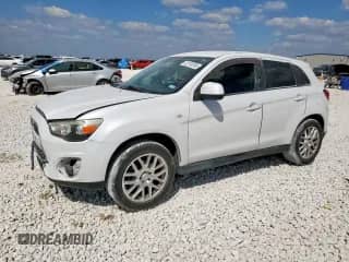 2014 Mitsubishi Outlander ES z VIN 4A4AP3AU9EE009186, wystawiony jako Copart lot #82195395 z przebiegiem 123 640 mil mil oraz Szkoda całkowita • Salvage title. Historia ofert i sprzedaży dostępna na DreamBid. Obrazek 1.