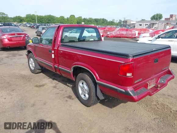 1996 Chevrolet S-10 LS с VIN 1GCDT14X8TK136181, выставлен на аукционе IAAI как лот 42342631 с пробегом 130 254 миль миль и . История ставок и продаж доступна на DreamBid. Изображение 17.