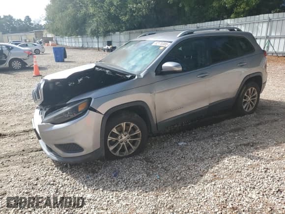 ✅ 2021 Jeep Cherokee Latitude • VIN: 1C4PJLCB7MD173801 • Lot: 82178385. Wystawiony na Copart z przebiegiem Nie podano. Bezpłatny archiwum sprzedaży aukcyjnych z USA i szczegółowy raport historii pojazdu na DreamBid. Zdjęcie 1.