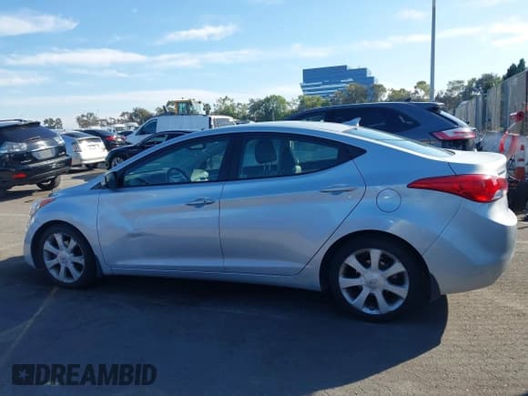 ✅ 2013 Hyundai Elantra Limited • VIN: 5NPDH4AE7DH415532 • Lot: 43584992. Listed on IAAI with 126,884 mi. Free auction sales archive from the USA and detailed vehicle history report at DreamBid. Image 14.