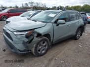 ✅ 2022 Toyota RAV4 Hybrid XLE • VIN: 4T3RWRFV4NU059049 • Lot: 43574599. Wystawiony na IAAI z przebiegiem 48 221 mil. Bezpłatny archiwum sprzedaży aukcyjnych z USA i szczegółowy raport historii pojazdu na DreamBid. Zdjęcie 2.