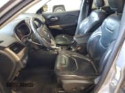 ✅ 2017 Jeep Cherokee Latitude • VIN: 1C4PJMCS8HW570269 • Lot: 90606515. Wystawiony na Copart z przebiegiem 80 641 mil. Bezpłatny archiwum sprzedaży aukcyjnych z USA i szczegółowy raport historii pojazdu na DreamBid. Zdjęcie 7.