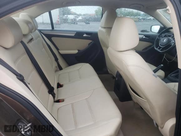 ✅ 2015 Volkswagen Jetta SE • VIN: 3VWD17AJ1FM422960 • Lot: 55860335. Listed on Copart with 87,616 mi. Free auction sales archive from the USA and detailed vehicle history report at DreamBid. Image 10.