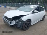 ✅ 2014 Ford Focus ST • VIN: 1FADP3L90EL402802 • Лот: 42434289. Опубликован ранее на IAAI с пробегом 172 508 миль. Бесплатный доступ к архиву аукционных продаж из США и подробный отчёт об истории автомобиля на DreamBid. Изображение 2.