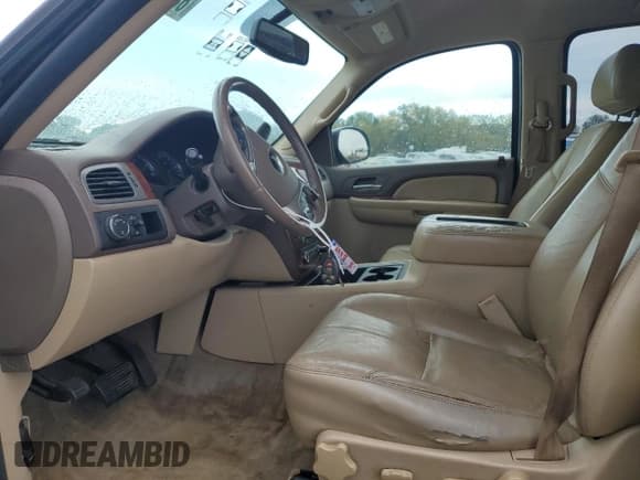 ✅ 2009 Chevrolet Suburban 2LT • VIN: 1GNFC26089R288936 • Lot: 85271585. Wystawiony na Copart z przebiegiem 283 722 mil. Bezpłatny archiwum sprzedaży aukcyjnych z USA i szczegółowy raport historii pojazdu na DreamBid. Zdjęcie 7.