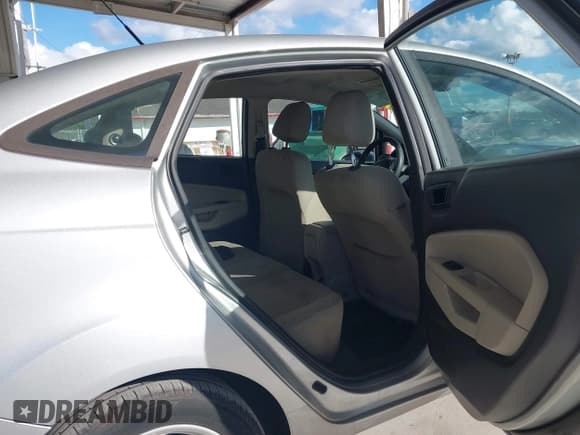 ✅ 2019 Ford Fiesta SE • VIN: 3FADP4BJ2KM114078 • Lot: 43460764. Wystawiony na IAAI z przebiegiem 158 835 mil. Bezpłatny archiwum sprzedaży aukcyjnych z USA i szczegółowy raport historii pojazdu na DreamBid. Zdjęcie 8.