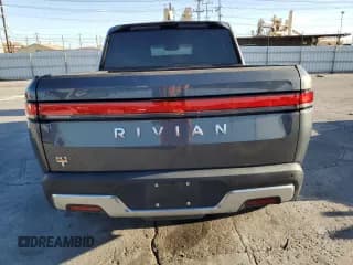 ✅ 2022 Rivian R1T Launch Edition • VIN: 7FCTGAAL6NN004663 • Lot: 84646074. Listed on Copart with Not provided. Free auction sales archive from the USA and detailed vehicle history report at DreamBid. Image 6.