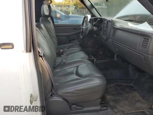 ✅ 2005 Chevrolet Silverado 2500HD Work Truck • VIN: 1GCHK24U95E248974 • Лот: 71242955. Опубликован ранее на Copart с пробегом 66 489 миль. Бесплатный доступ к архиву аукционных продаж из США и подробный отчёт об истории автомобиля на DreamBid. Изображение 7.