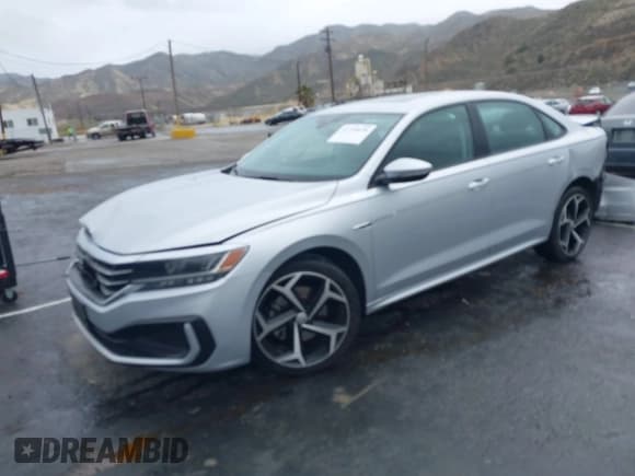 ✅ 2020 Volkswagen Passat R-Line • VIN: 1VWMA7A31LC014540 • Лот: 41799078. Опубликован ранее на IAAI с пробегом 98 468 миль. Бесплатный доступ к архиву аукционных продаж из США и подробный отчёт об истории автомобиля на DreamBid. Изображение 2.