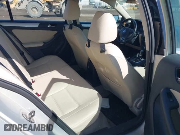 ✅ 2011 Volkswagen Jetta SEL • VIN: 3VWLX7AJ3BM358165 • Lot: 41785868. Listed on IAAI with 263,971 mi. Free auction sales archive from the USA and detailed vehicle history report at DreamBid. Image 8.