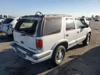 1998 Chevrolet Blazer LT with VIN 1GNDT13W8W2132457, listed as a Copart auction lot 73694864 with 89,121 mi miles and Salvage title. Bid and sale history available at DreamBid. Image 3.