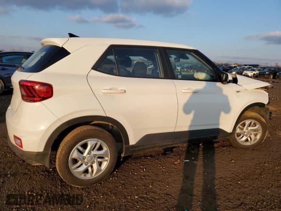 ✅ 2021 Hyundai Venue SE • VIN: KMHRB8A33MU070952 • Lot: 80536604. Listed on Copart with 24,495 mi. Free auction sales archive from the USA and detailed vehicle history report at DreamBid. Image 3.