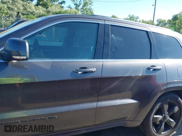 ✅ 2016 Jeep Grand Cherokee Overland • VIN: 1C4RJFCGXGC443961 • Lot: 42639434. Wystawiony na IAAI z przebiegiem 122 216 mil. Bezpłatny archiwum sprzedaży aukcyjnych z USA i szczegółowy raport historii pojazdu na DreamBid. Zdjęcie 15.