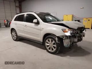 ✅ 2015 Mitsubishi Outlander SE • VIN: 4A4AP4AU3FE035337 • Lot: 43669275. Wystawiony na IAAI z przebiegiem 85 245 mil. Bezpłatny archiwum sprzedaży aukcyjnych z USA i szczegółowy raport historii pojazdu na DreamBid. Zdjęcie 1.