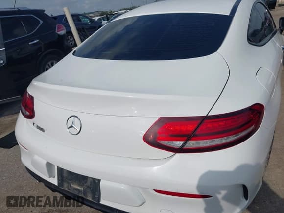 ✅ 2019 Mercedes-Benz C 300 • VIN: WDDWJ8DB1KF846175 • Lot: 42397729. Listed on IAAI with 89,461 mi. Free auction sales archive from the USA and detailed vehicle history report at DreamBid. Image 16.