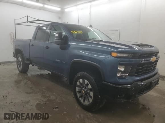 ✅ 2025 Chevrolet Silverado 2500HD Custom • VIN: 2GC4KME73S1185290 • Лот: 81719085. Опубликован ранее на Copart с пробегом 6 463 миль. Бесплатный доступ к архиву аукционных продаж из США и подробный отчёт об истории автомобиля на DreamBid. Изображение 4.