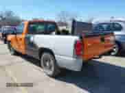 2004 Chevrolet Silverado 1500 Work Truck z VIN 1GCEC14X24Z284372, wystawiony jako IAAI lot #41714675 z przebiegiem 193 486 mil mil oraz . Historia ofert i sprzedaży dostępna na DreamBid. Obrazek 3.