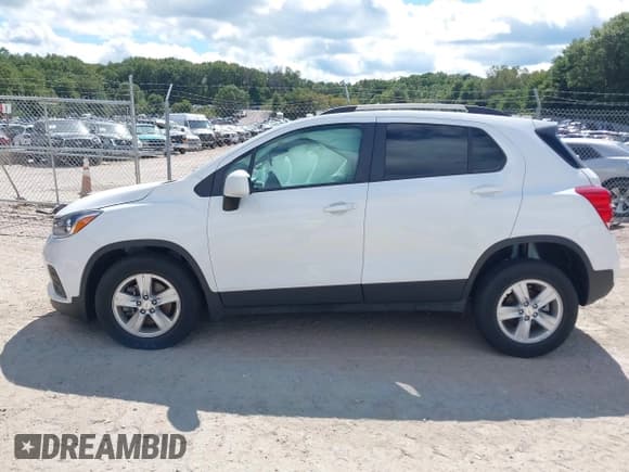 ✅ 2022 Chevrolet Trax LT • VIN: KL7CJPSM1NB530604 • Lot: 43149054. Listed on IAAI with 18,970 mi. Free auction sales archive from the USA and detailed vehicle history report at DreamBid. Image 14.