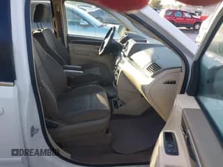 ✅ 2009 Volkswagen Routan SE • VIN: 2V8HW34139R554579 • Лот: 43465367. Опубликован ранее на IAAI с пробегом 134 925 миль. Бесплатный доступ к архиву аукционных продаж из США и подробный отчёт об истории автомобиля на DreamBid. Изображение 5.