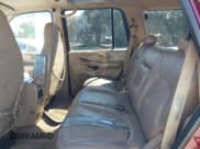 ✅ 1998 Ford Expedition XLT • VIN: 1FMPU18LXWLC41445 • Lot: 42736643. Wystawiony na IAAI z przebiegiem 297 122 mil. Bezpłatny archiwum sprzedaży aukcyjnych z USA i szczegółowy raport historii pojazdu na DreamBid. Zdjęcie 8.