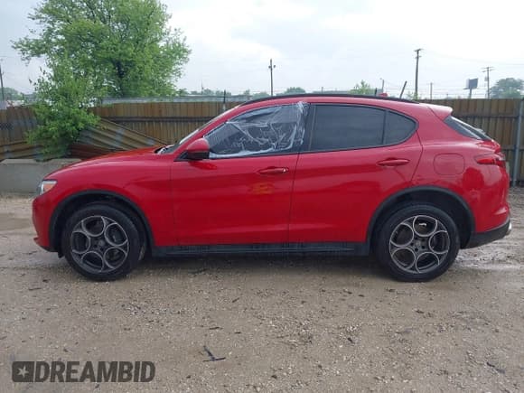 ✅ 2018 Alfa Romeo Stelvio Sport • VIN: ZASFAKPNXJ7B63484 • Lot: 42538741. Wystawiony na IAAI z przebiegiem 51 933 mil. Bezpłatny archiwum sprzedaży aukcyjnych z USA i szczegółowy raport historii pojazdu na DreamBid. Zdjęcie 13.