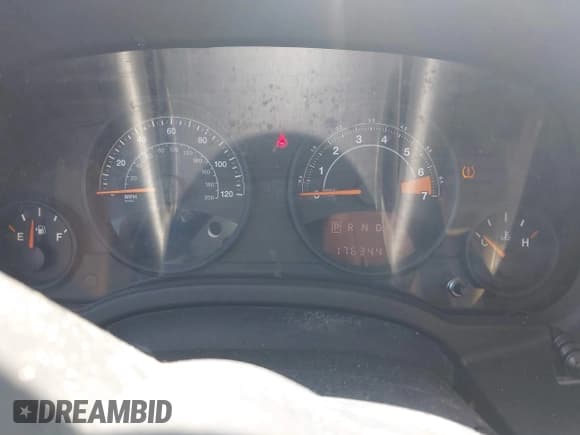 ✅ 2016 Jeep Patriot High Altitude • VIN: 1C4NJRFB8GD707642 • Lot: 42324960. Wystawiony na IAAI z przebiegiem 176 344 mil. Bezpłatny archiwum sprzedaży aukcyjnych z USA i szczegółowy raport historii pojazdu na DreamBid. Zdjęcie 7.