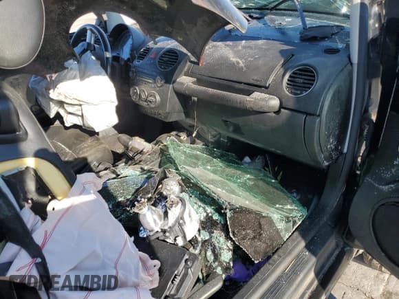 ✅ 2008 Volkswagen Beetle SE • VIN: 3VWRF31Y08M402683 • Lot: 84759875. Listed on Copart with Not provided. Free auction sales archive from the USA and detailed vehicle history report at DreamBid. Image 8.