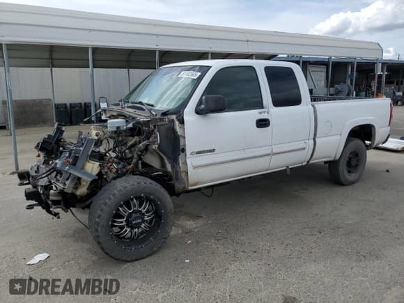 ✅ 2003 Chevrolet Silverado 2500HD LS • VIN: 1GCHC29U13E267442 • Лот: 51182565. Опубликован ранее на Copart с пробегом Не указан. Бесплатный доступ к архиву аукционных продаж из США и подробный отчёт об истории автомобиля на DreamBid. Изображение 1.