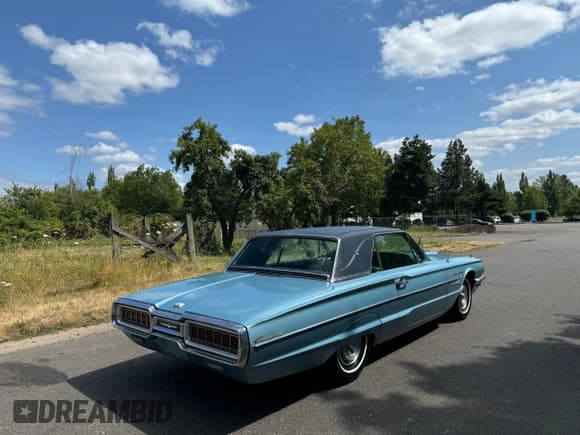 ✅ 1965 Ford Thunderbird • VIN: 5Y87Z139777 • Лот: 88543625. Опубликован ранее на Copart с пробегом 35 667 миль. Бесплатный доступ к архиву аукционных продаж из США и подробный отчёт об истории автомобиля на DreamBid. Изображение 4.