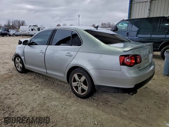 ✅ 2008 Volkswagen Jetta SE • VIN: 3VWRM71K28M003847 • Lot: 94114075. Listed on Copart with 151,441 mi. Free auction sales archive from the USA and detailed vehicle history report at DreamBid. Image 2.