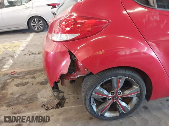 ✅ 2016 Hyundai Veloster • VIN: KMHTC6AD2GU281385 • Lot: 41507082. Wystawiony na IAAI z przebiegiem 79 282 mil. Bezpłatny archiwum sprzedaży aukcyjnych z USA i szczegółowy raport historii pojazdu na DreamBid. Zdjęcie 6.