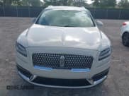 ✅ 2020 Lincoln Nautilus Standard • VIN: 2LMPJ6J95LBL09249 • Lot: 42106717. Wystawiony na IAAI z przebiegiem 33 243 mil. Bezpłatny archiwum sprzedaży aukcyjnych z USA i szczegółowy raport historii pojazdu na DreamBid. Zdjęcie 12.